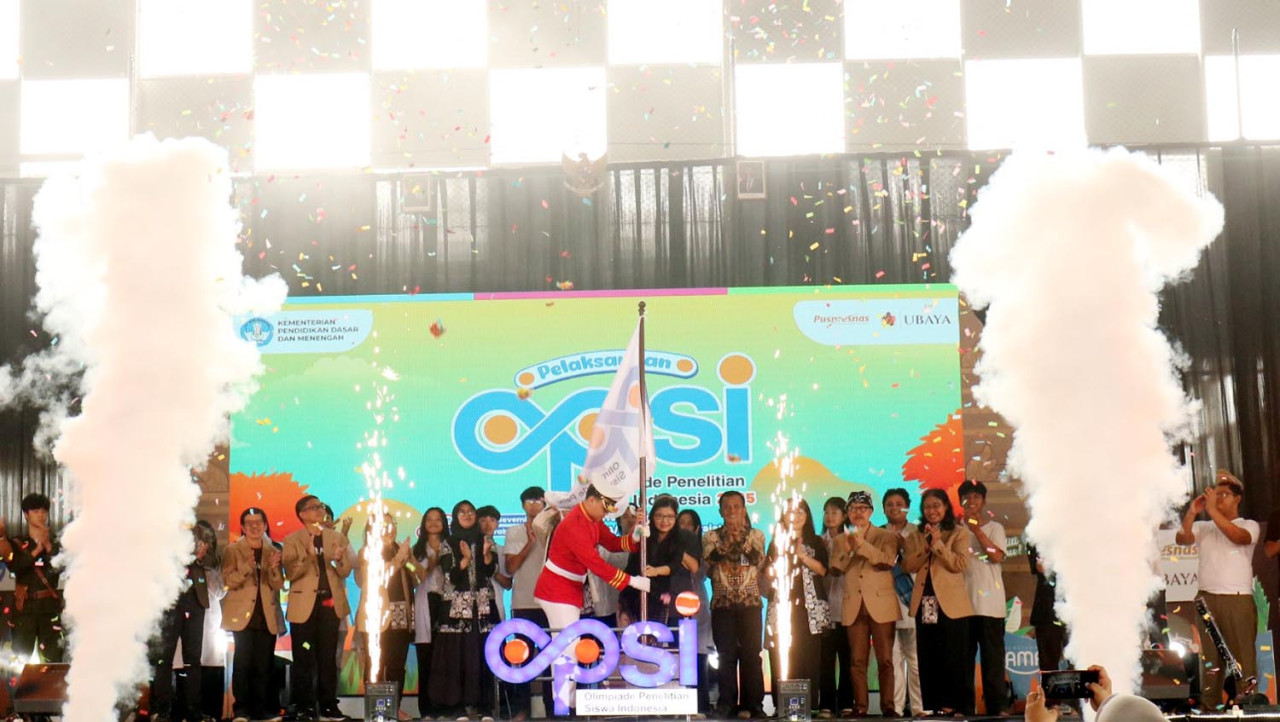 Acara pembukaan yang meriah ini berlangsung di Ubaya Sports Center, Kampus Ubaya Tenggilis pada hari Selasa (11/11/2025). (Foto: Humas Ubaya for JatimNow.com)