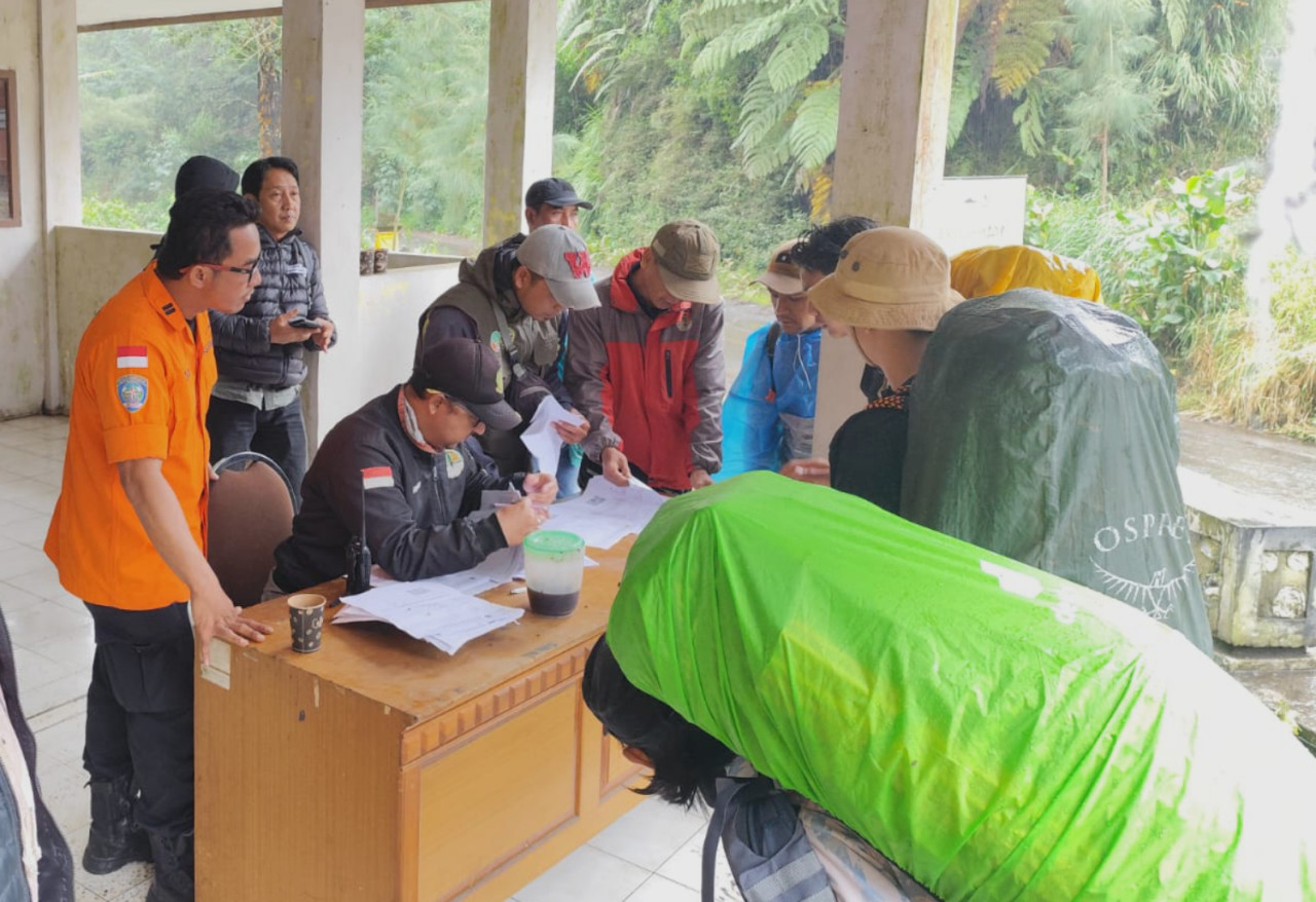 Seluruh pendaki Ranu Kumbolo selamat dari erupsi Gunung Semeru. (Foto/Basarnas Surabaya)