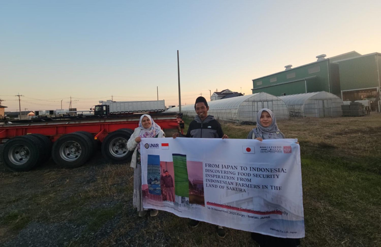 Tim dosen FEB UNAIR berkesempatan menggali ilmu dari Yuanas, seorang petani yang telah 20 tahun tinggal di Jepang. (Foto: FEB Unair for JatimNow.com)