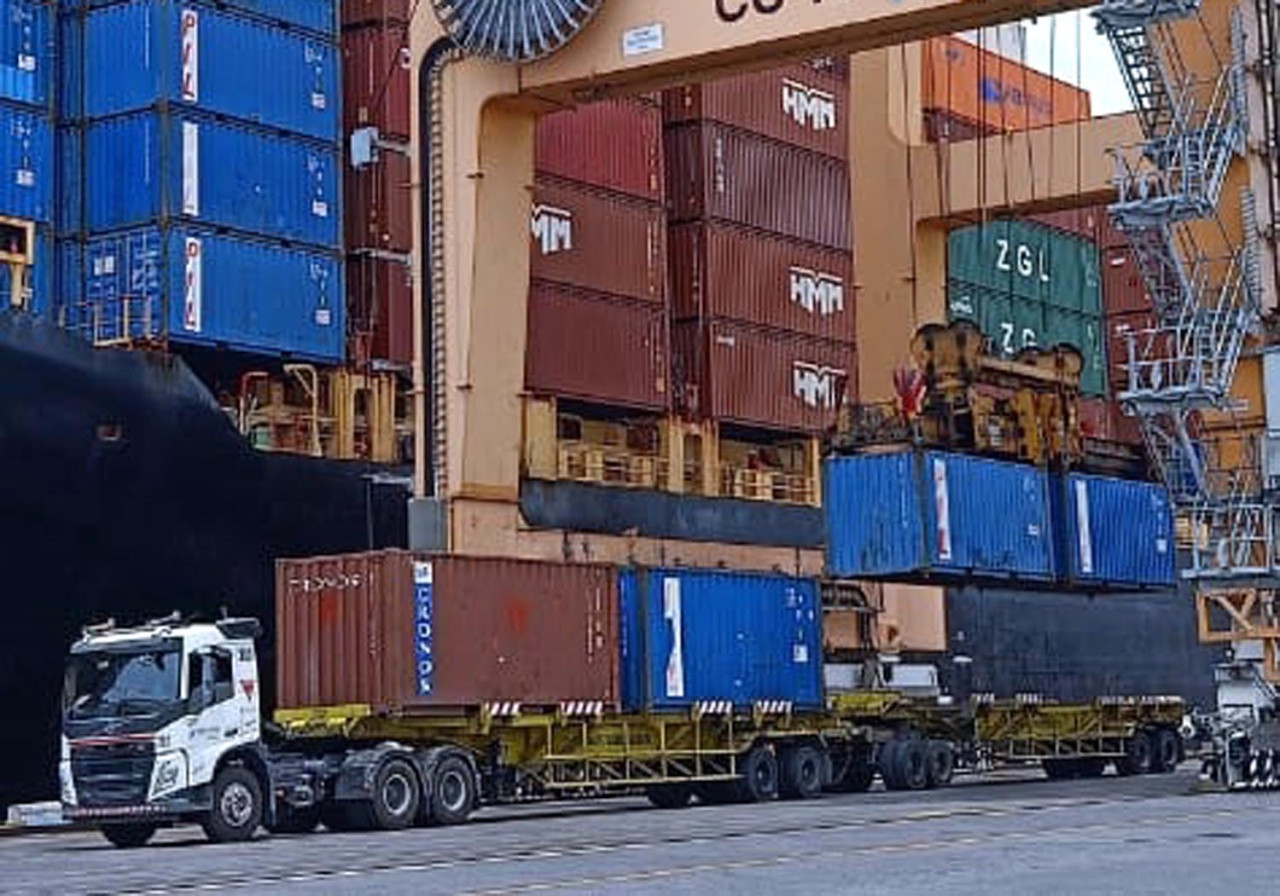 Penanganan peti kemas terpapar Cesium-137 tidak mengganggu aktivitas pelabuhan secara keseluruhan. (Foto: Humas TPS for JatimNow.com)