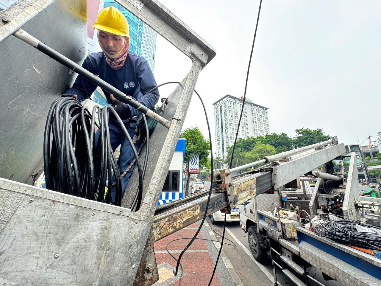 Perbaikan sejumlah PJU di Surabaya yang padam (ilustrasi/jatimnow.com)