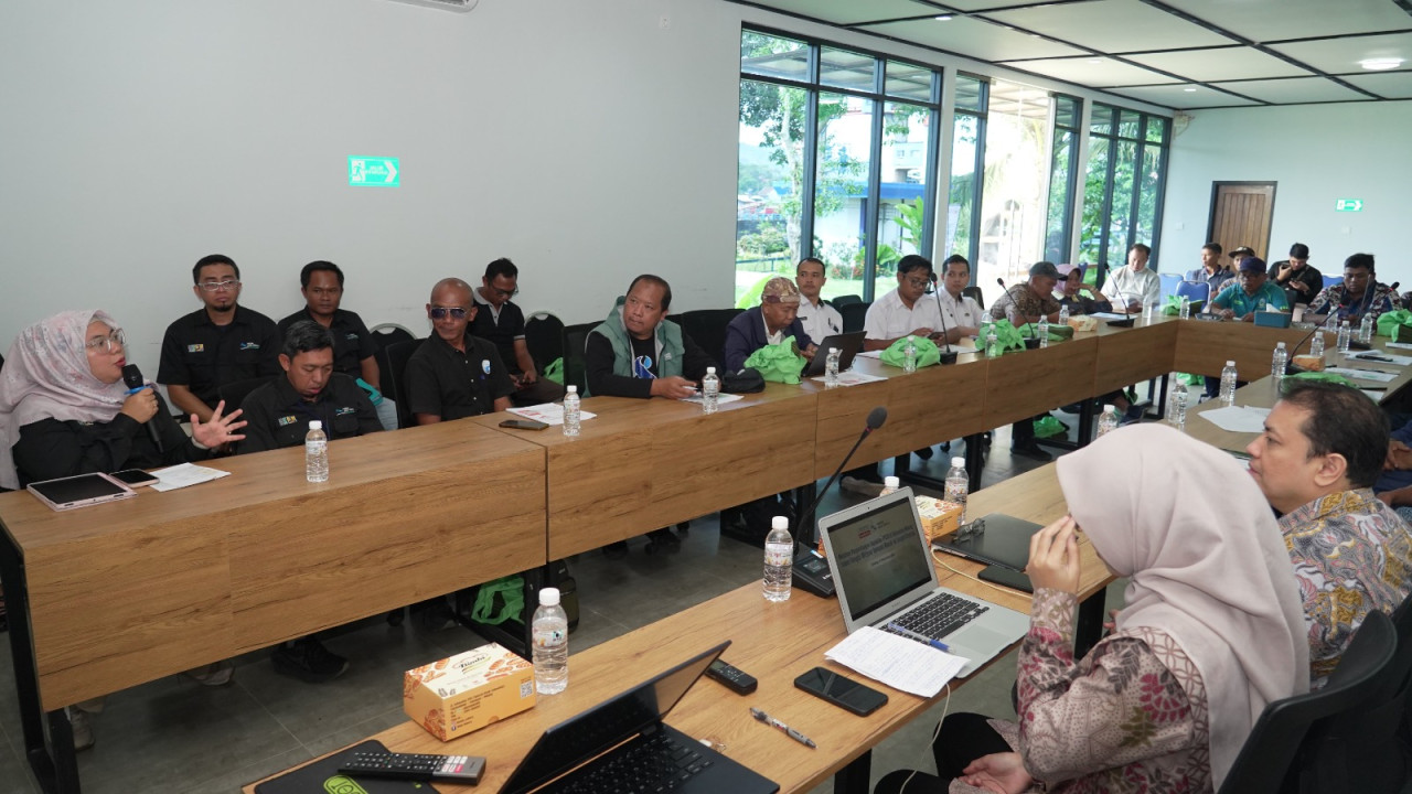 Foto: Pertemuan antara PJT dan CSEAS Indonesia memitigasi pengelolaan sampah. (Aris/Jatimnow.com))