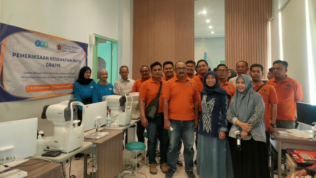 Sinergi RS KMU dan PWI Lamongan Wujudkan Mata Sehat. (Foto: Adyad Ammy Iffansah/jatimnow.com)