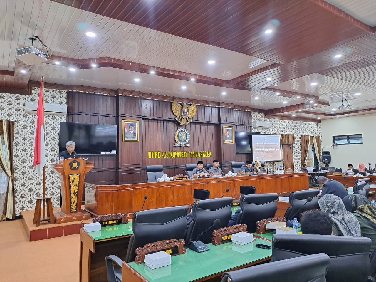 Foto: Suasana rapat paripurna di DPRD Trenggalek. (Prokopim/jatimnow.com)