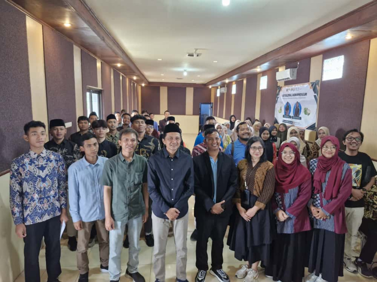 Foto: Pembukaan seminar peningkatan kapasitas UMKM di Tulungagung. (Sakatek/jatimnow.com)