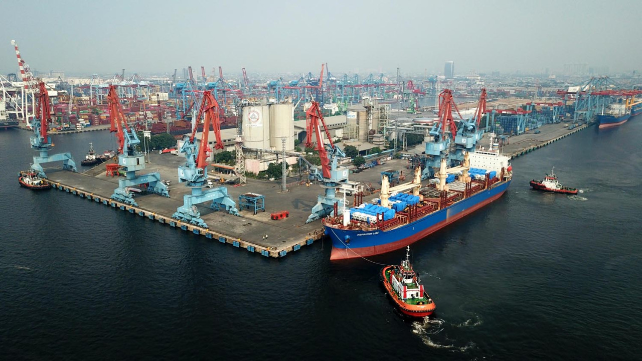 Cabang Tanjung Priok mencatat throughput tertinggi sebesar 11,6 juta ton dengan produktivitas general cargo mencapai 3.528 T/S/D atau 109?ri target RKAP.” (Foto: PTP Nonpetikemas for JatimNow.com)