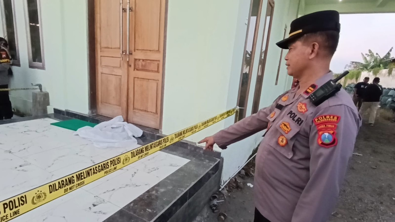 Foto: Jenazah bayi yang ditemukan di depan pintu panti asuhan di Tulungagung. (Bramanta/jatimnow.com)