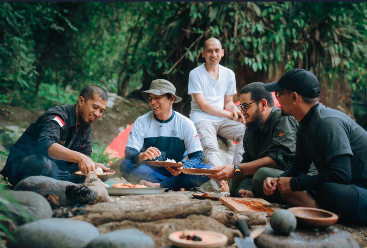 Ritno Kurniawan, Perintis Wisata Nyarai, dari Sumatra Barat, ia mengubah hutan lindung bekas pembalakan dan kini menjadi magnet wisata alam yang mendunia dan telah menarik ratusan ribu wisatawan. Dari hanya lima pemandu pada awalnya dan kini berkembang menjadi 150 pemandu, termasuk pemandu bersertifikasi internasional. Foto:Astra for JatimNow.com