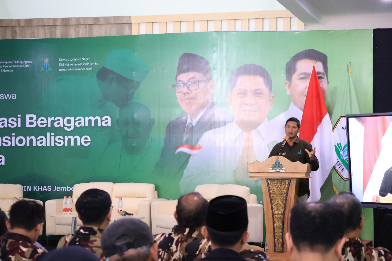Foto : Warek I UIN KHAS Jember, Prof. DR. M.Khusna Amal membuka dialog (Humas UIN KHAS/jatimnow.com)
