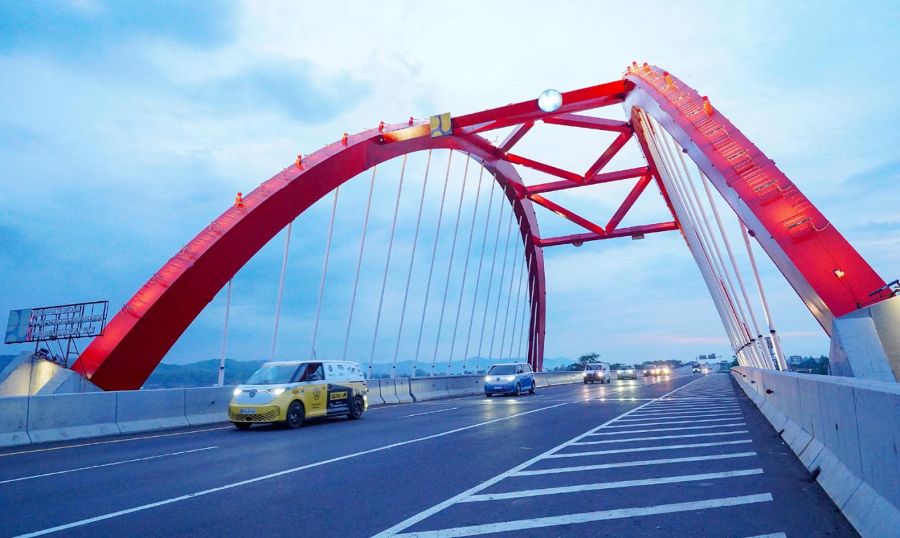 ID. BUZZ Bawa Kisah Ikonik VW ke Kota Pahlawan