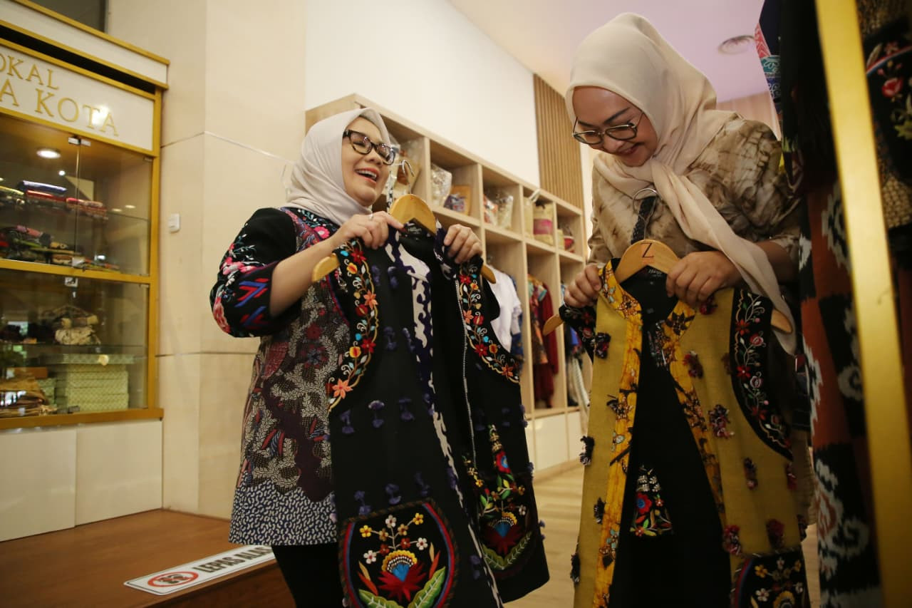 Beragam produk karya UMKM Surabaya siap memanjakan mata