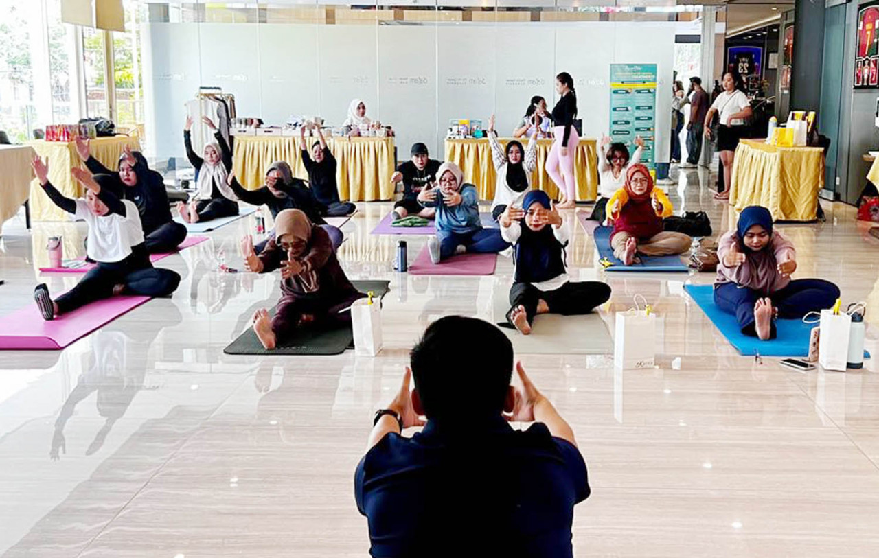Mindful Morning, Dafam Pacific Caesar dan Karita Padukan Yoga dengan Kerajinan