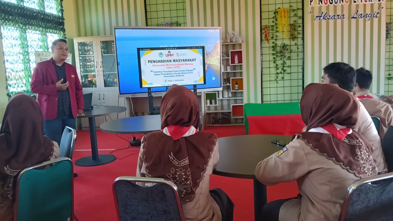 Antusias pelajar MAN 1 Lamongan saat mengikuti kegiatan pengabdian masyarakat mahasiswa S3 UMM Malang. (Foto: Adyad Ammy Iffansah/jatimnow.com)