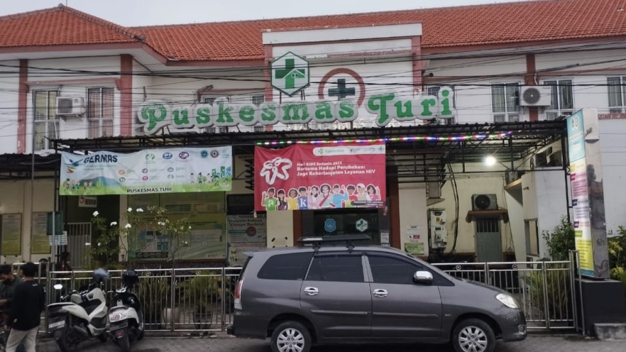 Situasi Puskesmas Turi, tempat warga dirawat usai diduga mengalami keracunan makanan tahlilan. (Foto: Adyad Ammy Iffansah/jatimnow.com)