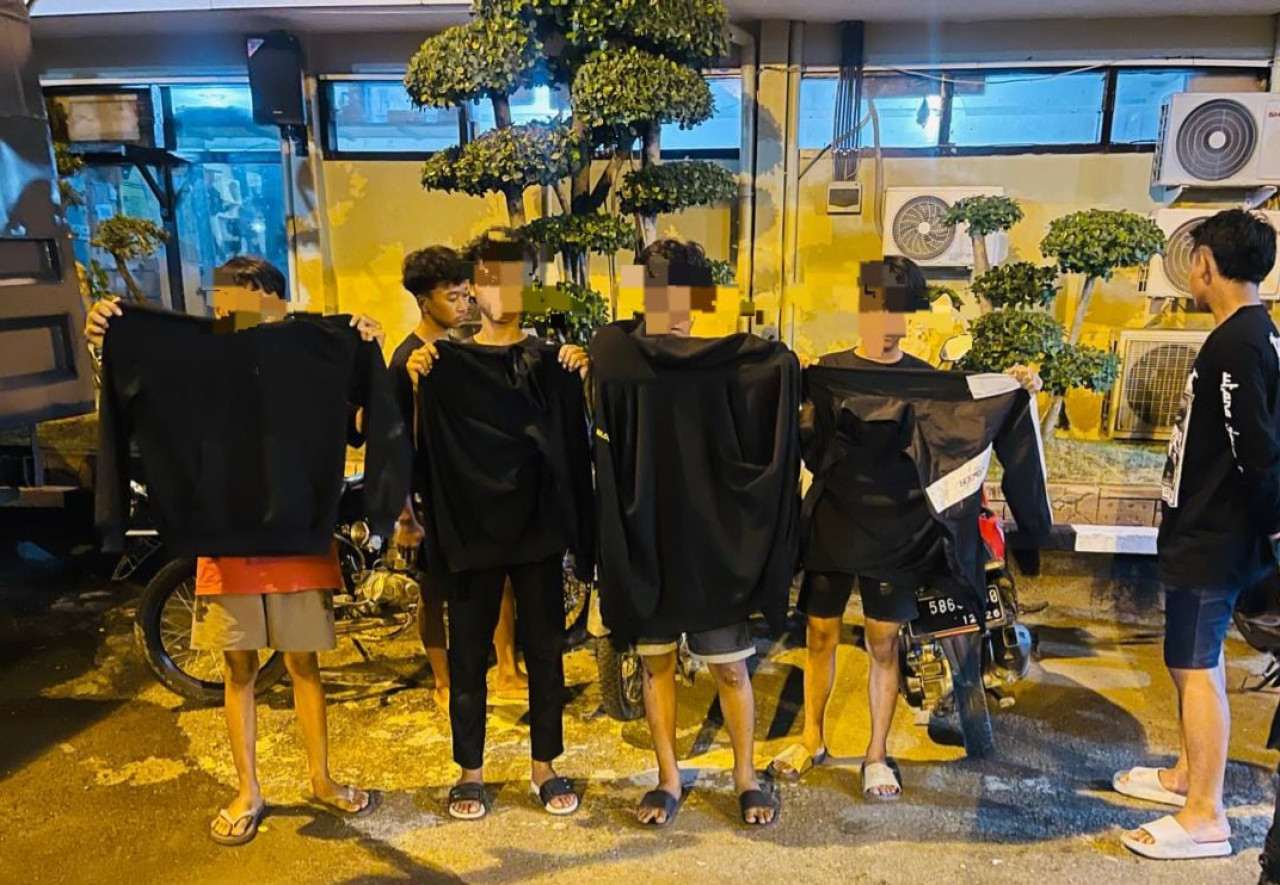 Foto: Remaja pelaku balap liar di JLU Lamongan saat diamankan polisi. (Foto : Humas Polres Lamongan for jatimnow.com)