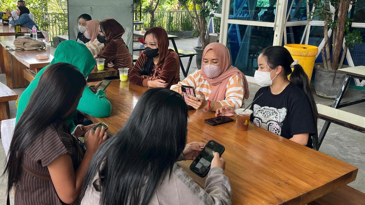 Para korban penipuan arisan bodong di Kediri. (Istimewa)