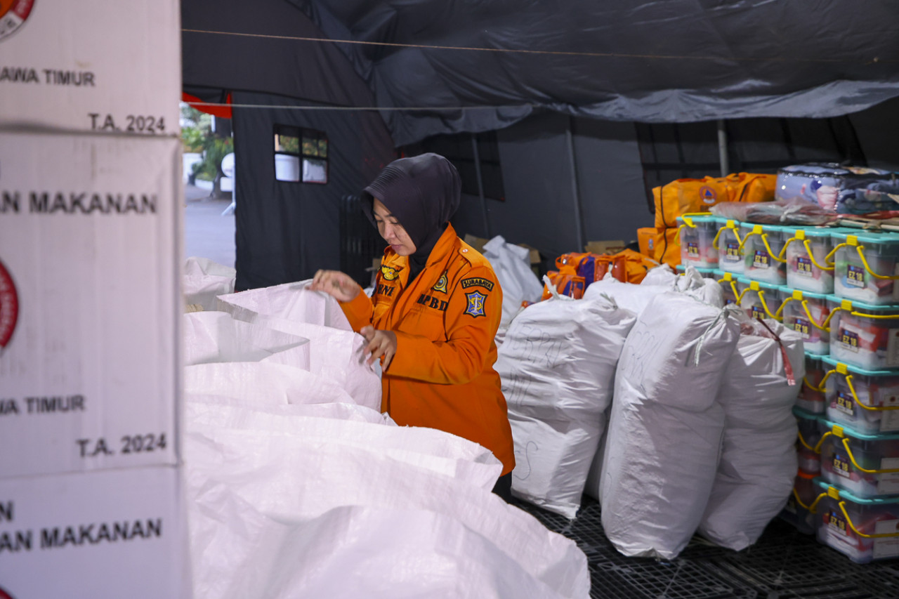Donasi warga Surabaya yang dikumpulkan di Pemkot Surabaya (foto: Pemkot Surabaya for jatimnow.com)