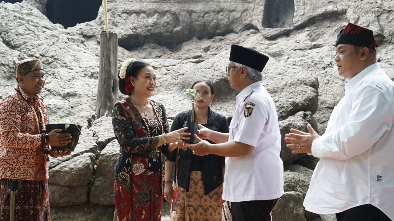 Wakil Wali Kota Kediri Qowimuddin Thoha saat menghadiri kegiatan Doa Tutup Tahun 2025 Lintas Umat dan Sarasehan. (Foto: Pemkot Kediri/jatimnow.com)