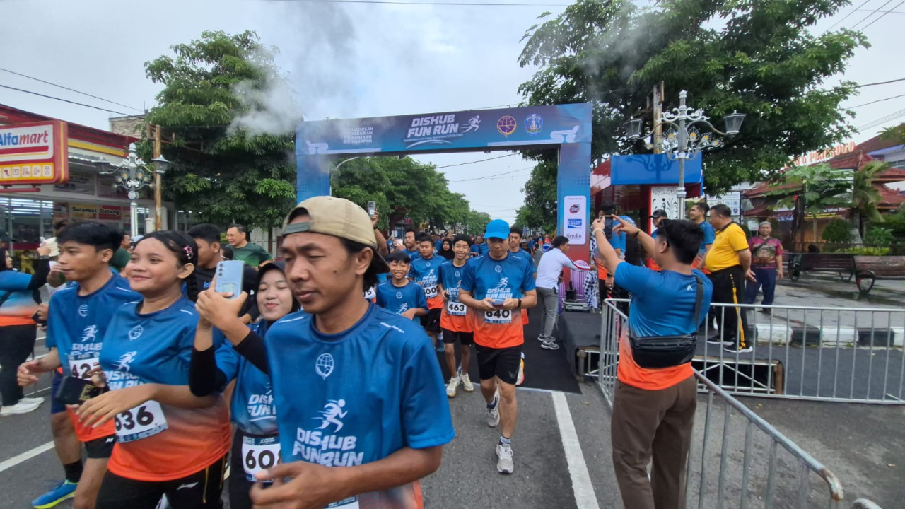 Foto: Dishub Ponorogo gelar Fun Run jelang nataru, kampanyekan keselamatan lalu lintas. (Ahmad Fauzani/jatimnow.com)