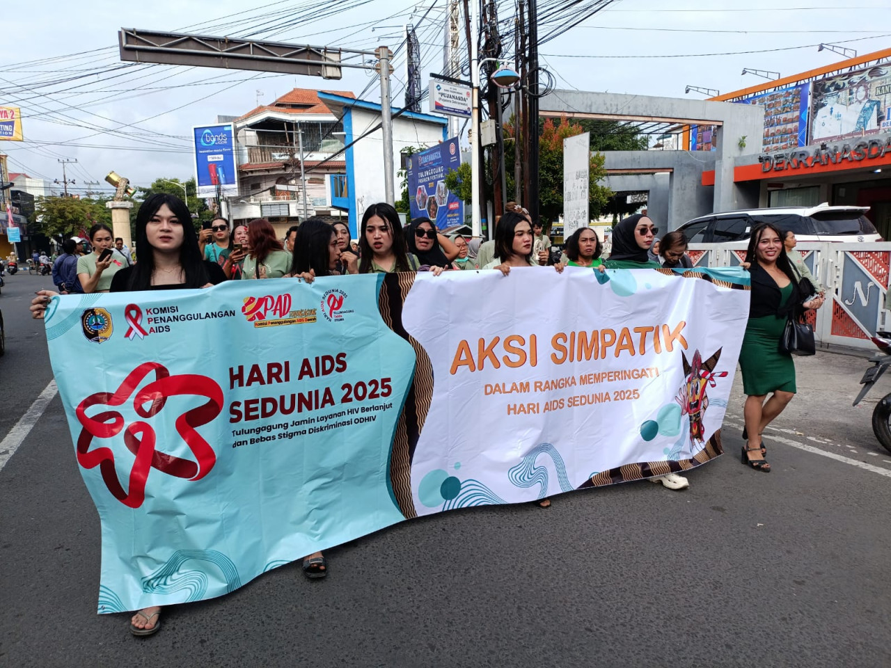 Foto: Aktivis di Tulungagung peringati hari aids sedunia. (Bramanta/jatimnow.com)