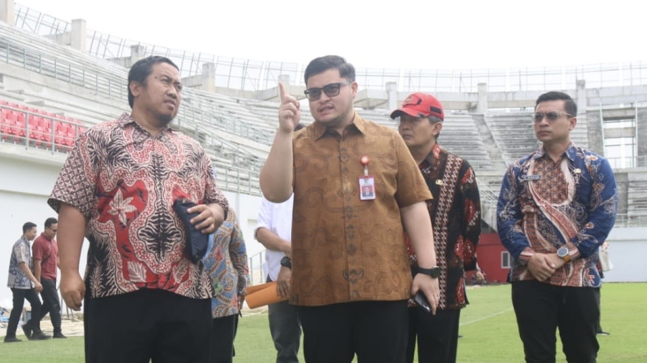 Mas Dhito saat meninjau Gelora Daha Jayati pada Juli 2025 lalu. (Foto: Pemkab Kediri/jatimnow.com)