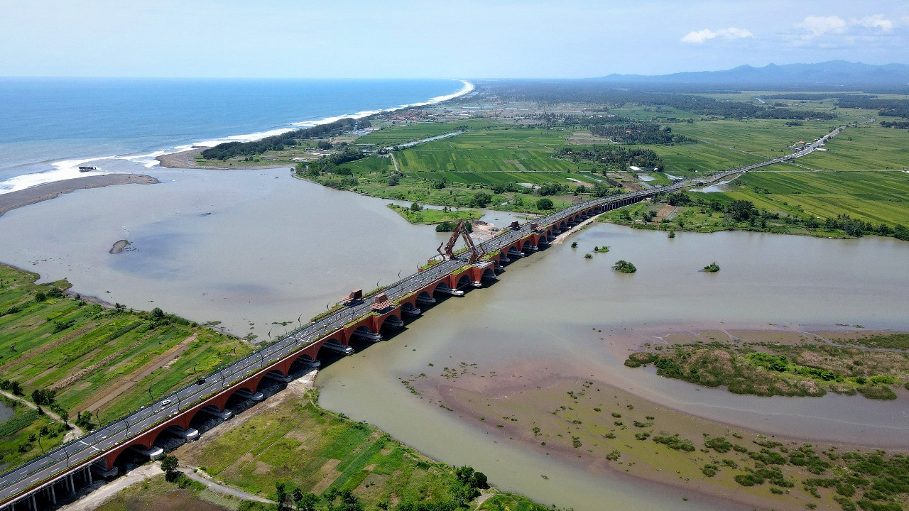 SIG Pasok 10.000 Ton Semen untuk Pembangunan Jembatan Kabanaran