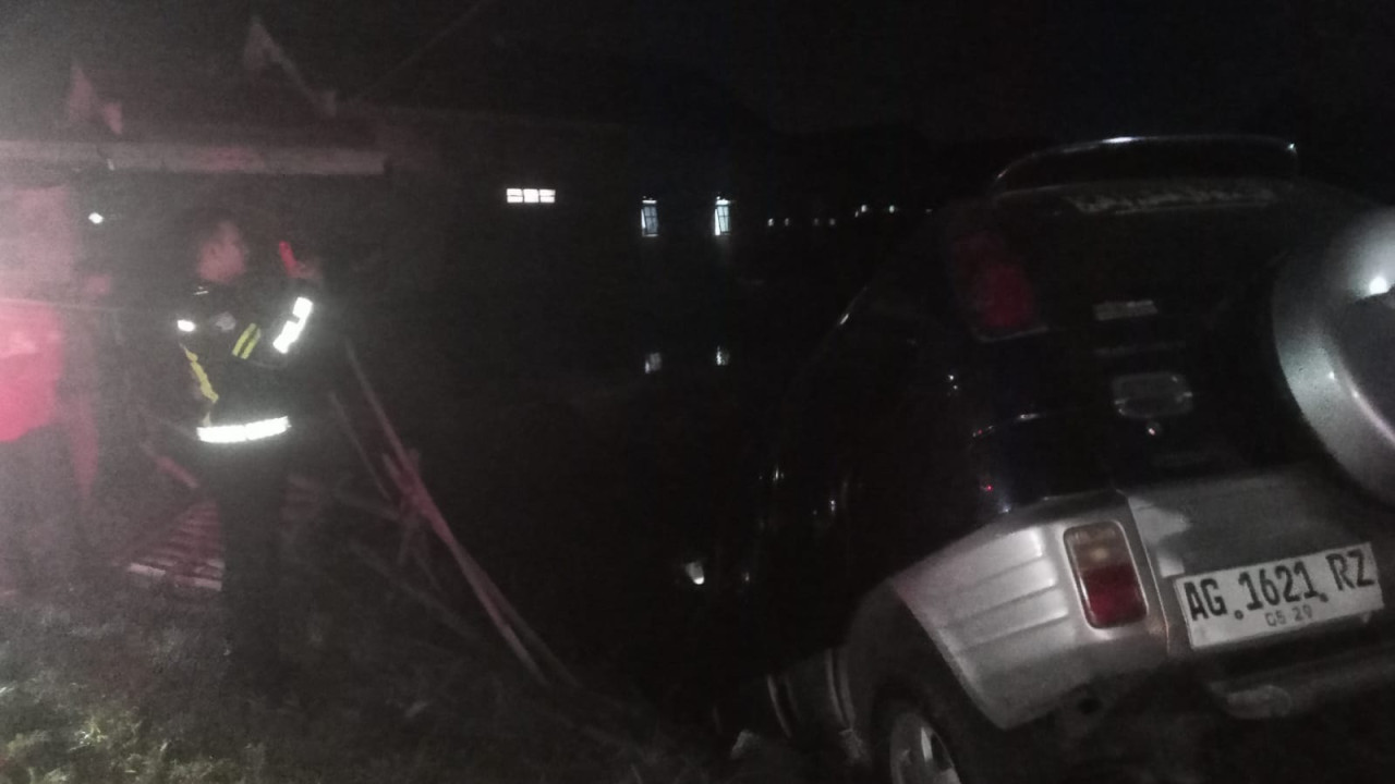 Foto: Polisi saat berada di lokasi kecelakaan. (Satlantas Polres Tulungagung/jatimnow.com)