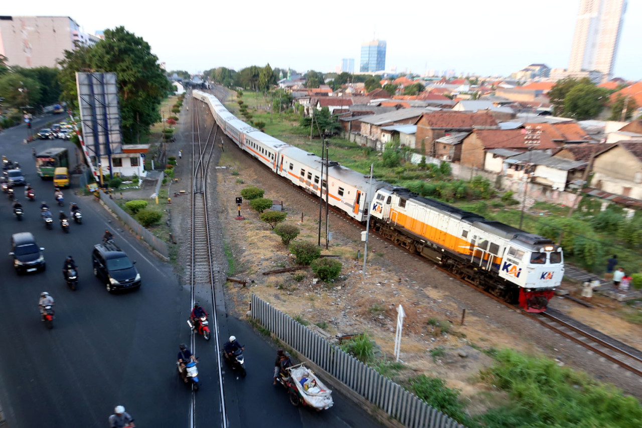 Libur Nataru, KAI menyiagakan 58 perjalanan kereta api setiap harinya. (Foto: Ali Masduki/jatimnow.com)