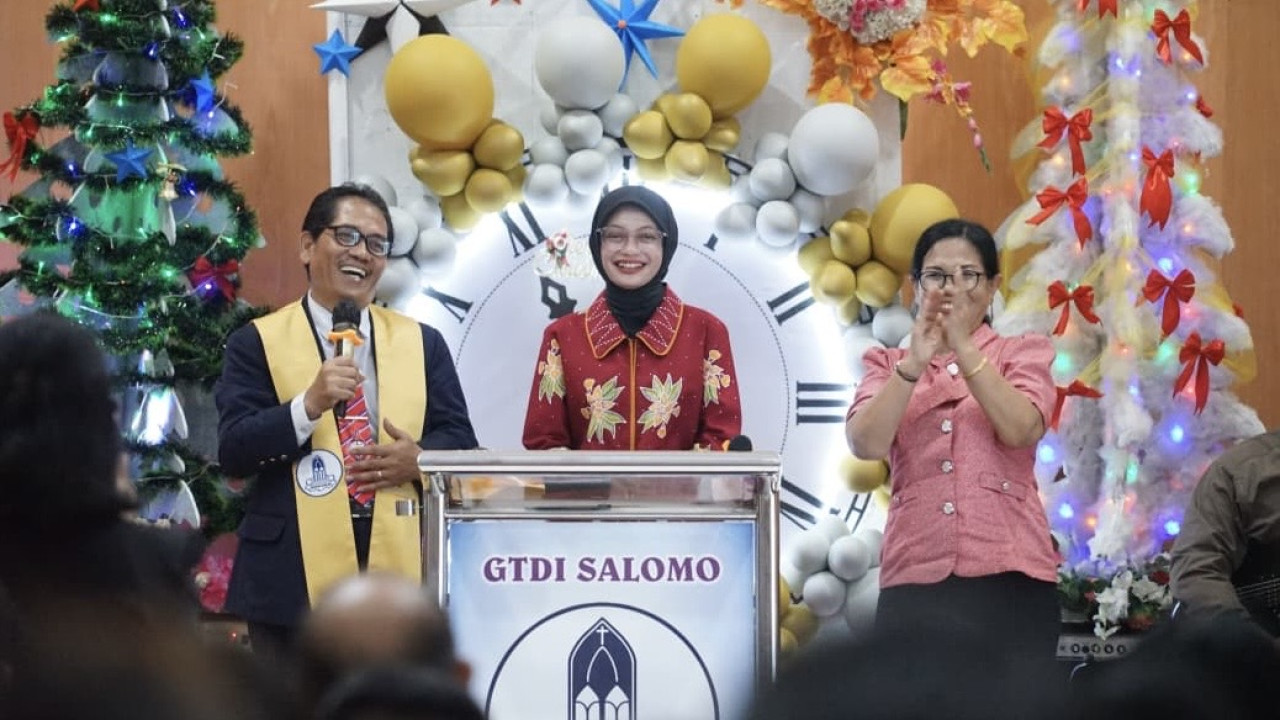 Mbak Vinanda dalam perayaan Natal 2025 di Gereja Tuhan di Indonesia “Jemaat Salomo”. (Foto: Pemkot Kediri/jatimnow.com)