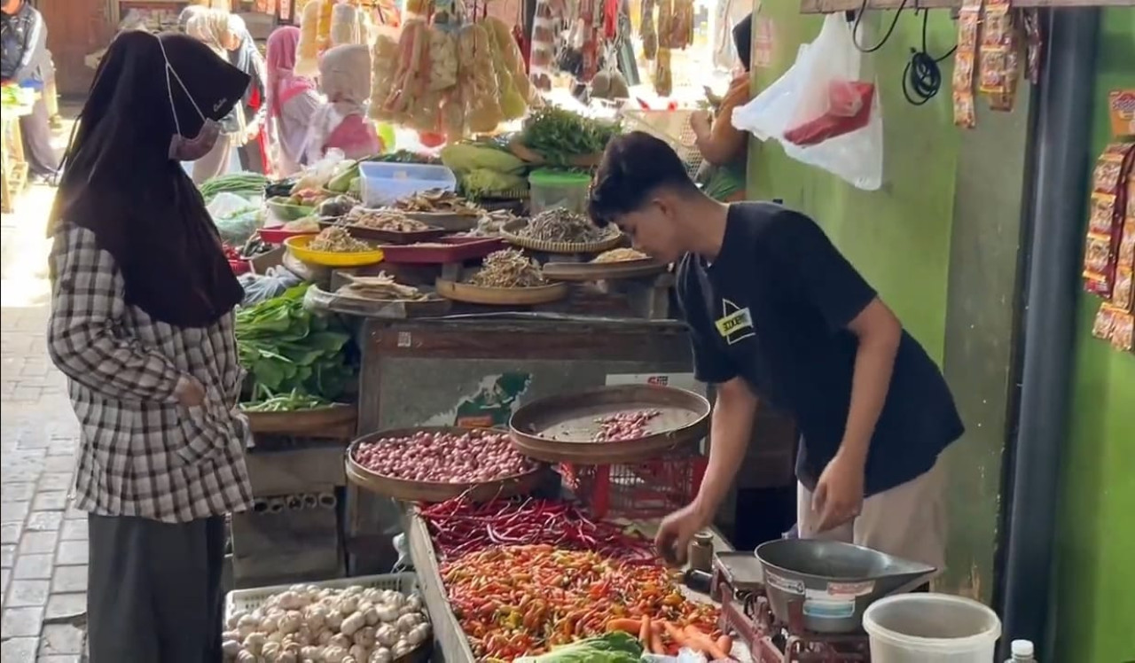 Foto: Aktivitas di pasar basah Trenggalek. (Bramanta/jatimnow.com)