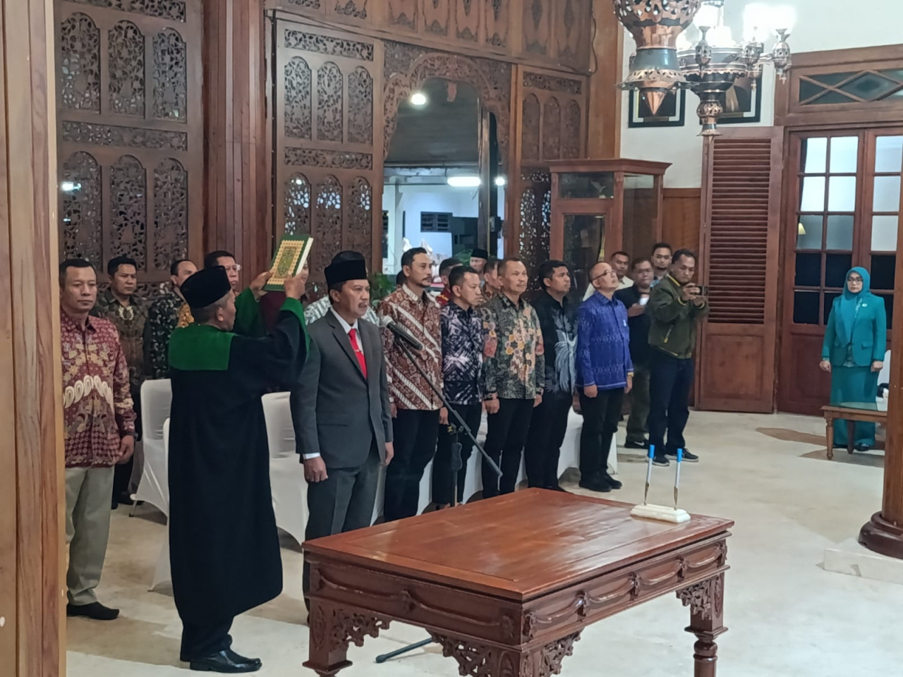 Foto: Prosesi pelantikan mantan Sekda Tulungagung, Tri Hariadi. (Bramanta/jatimnow.com)