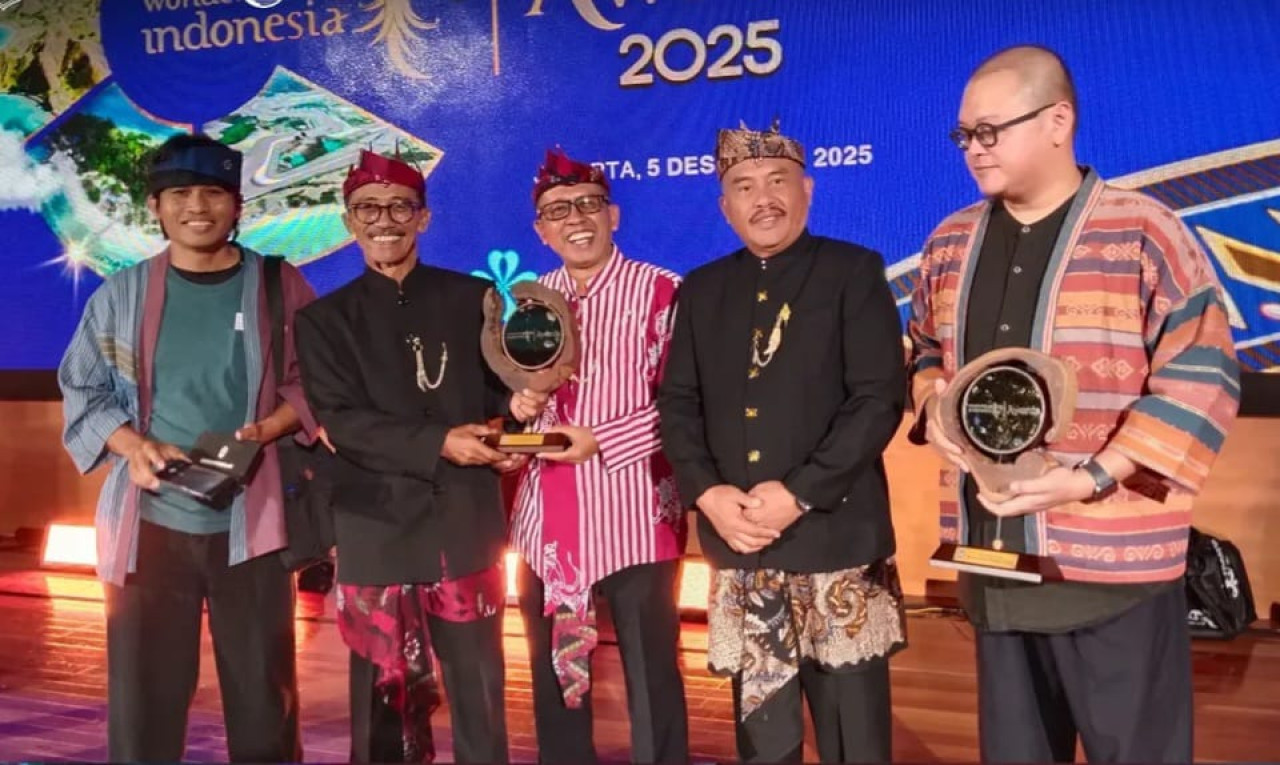 Foto: Penghargaan yang diraih Desa Wonocoyo dalam WIA 2025. (Bramanta/jatimnow.com)