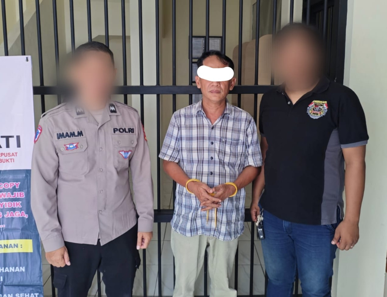 Foto: Pelaku penipuan modus jasa spiritual di Tulungagung. (Polres Tulungagung/jatimnow.com)