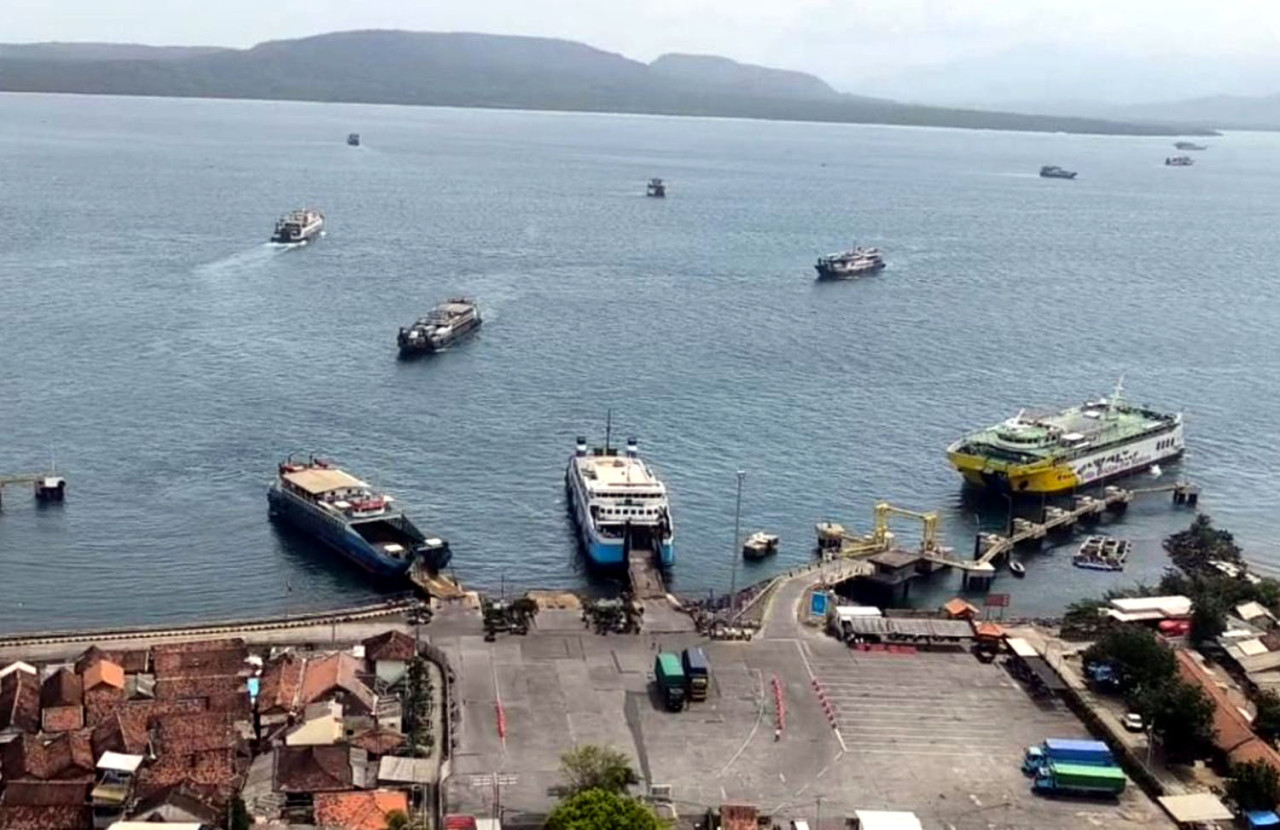 Foto udara penyeberangan Selat Bali. (Foto: Basarnas/jatimnow.com)