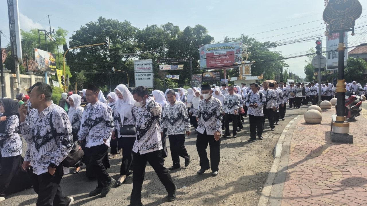 Somasi atas Mutasi Kepsek Belum Dijawab Gubernur, Ribuan Guru di Ponorogo Gelar Aksi
