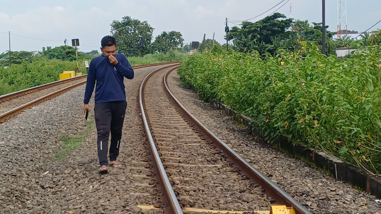 Foto: Lokasi penemuan mayat Briptu FA di Rel KA Lamongan. (Adyad Ammy Iffansah/jatimnow.com)
