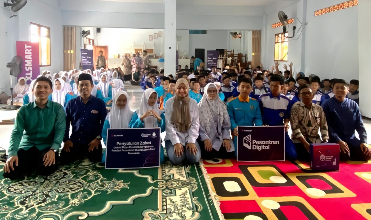 XLSMART perkuat literasi digital dan AI di Pesantren Queen Zam Zam, Pasuruan. (Foto: XLSMART/jatimnow.com)