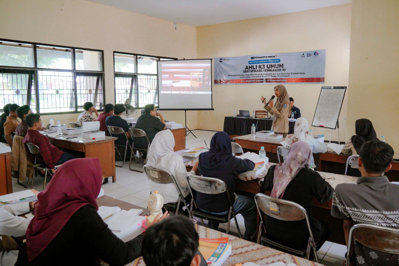 Para peserta mendapatkan materi dari pelatihan Ahli K3 Umum di BLK Disnaker Gresik. (Foto: PT Freeport Indonesia/jatimnow.com)