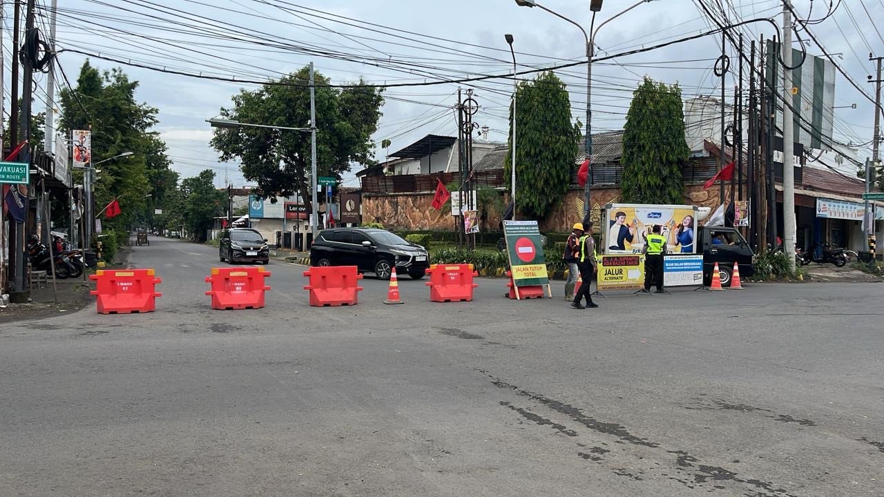 Penutupan jalur imbas proyek tol Kediri-Tulungagung. (Foto: Pemkot Kediri/jatimnow.com)