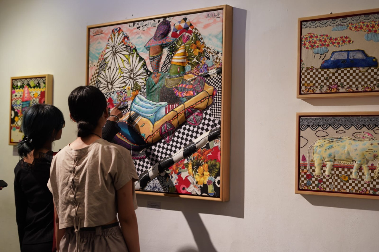 Foto: Pameran seni rupa bertajuk Hidden Potion di Art Space Artotel TS Suites Surabaya. (Fatkur/jatimnow.com)