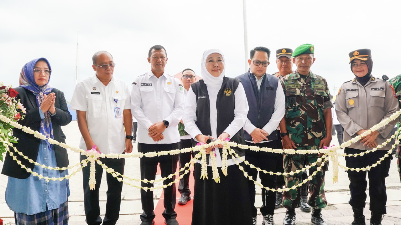 Khofifah saat meresmikan gedung baru Unit Pelaksana Teknis Rehabilitasi Sosial Bina Laras (UPT RSBL) Pasuruan. (Foto: Pemprov Jatim/jatimnow.com)
