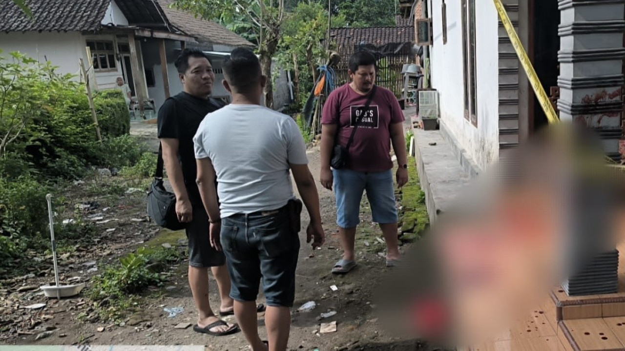TKP korban dibacok dengan celurit. (Foto: Polres Jember/jatimnow.com)