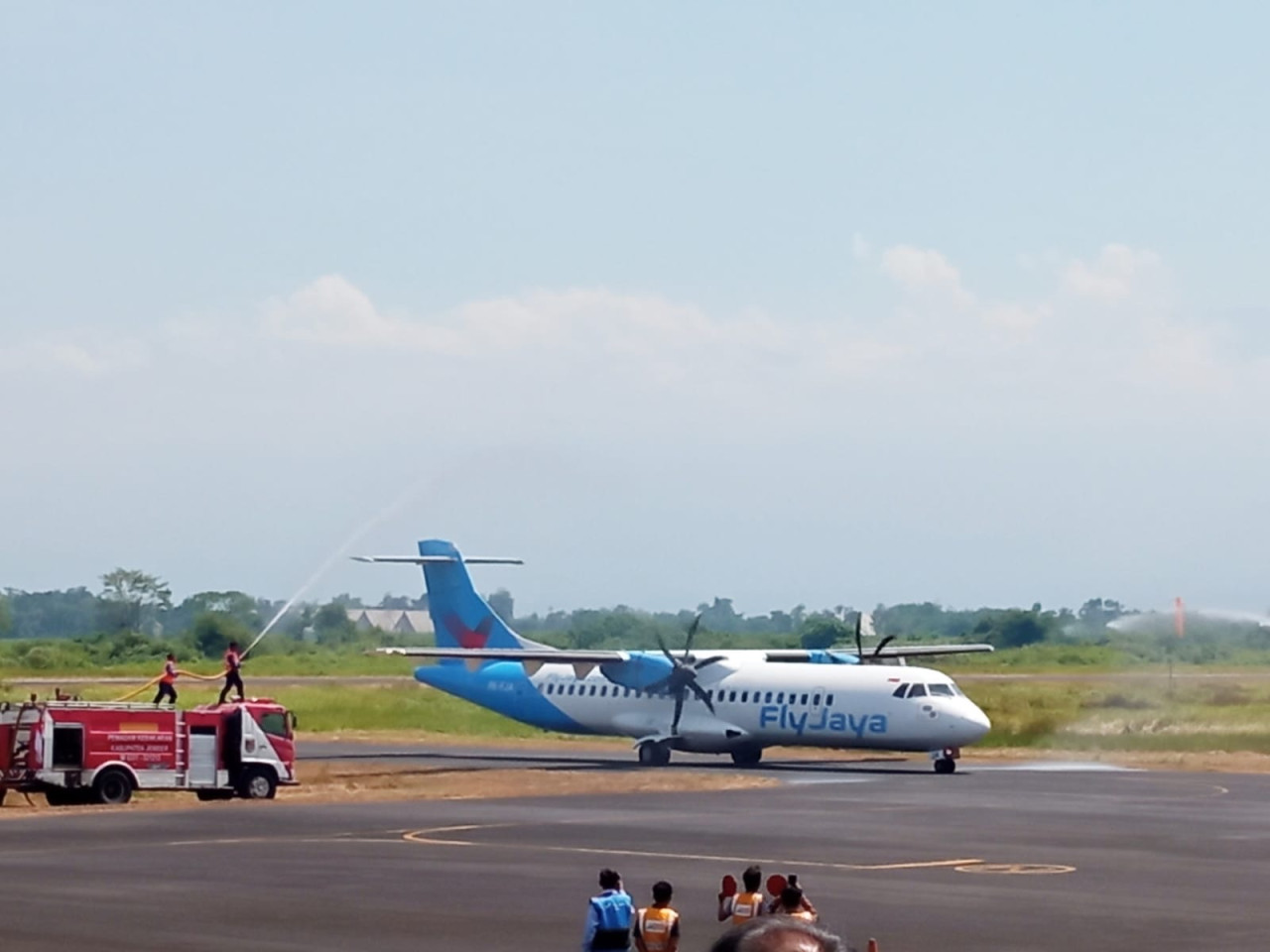 Pesawat Fly Jaya di Bandara Notohadinegoro Jember. (Foto: Sugianto/jatimnow.com)