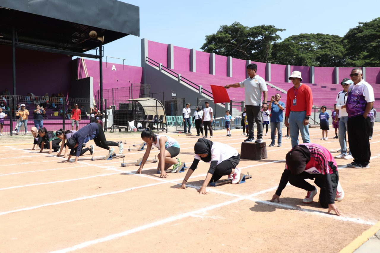 Atlet-atlet KONI Kota Kediri saat berlatih di Stadion Brawijaya Kota Kediri. (Foto: KONI Kota Kediri/jatimnow.com)