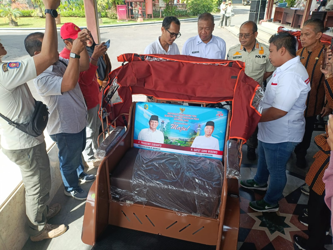Ratusan Tukang Becak di Tulungagung Dilatih Kendarai Becak Listrik