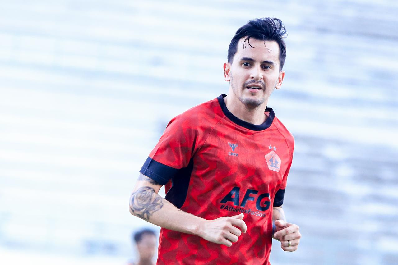 Potret Adrian Luna saat menjalani latihan perdana bersama Persik Kediri. (Foto: Persik Kediri/jatimnow.com)