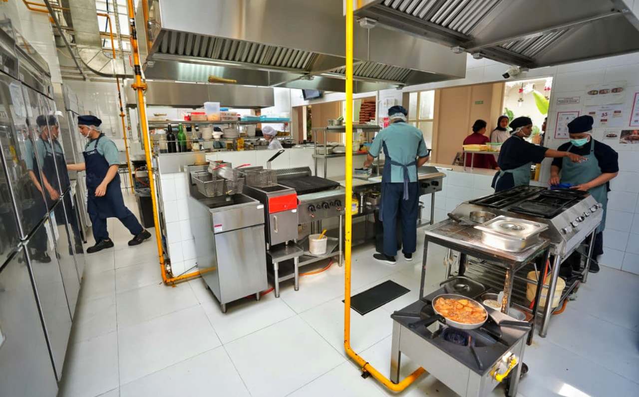 Restoran legendaris Bon Ami Surabaya beralih ke gas bumi PGN. (Foto: PGN/jatimnow.com)