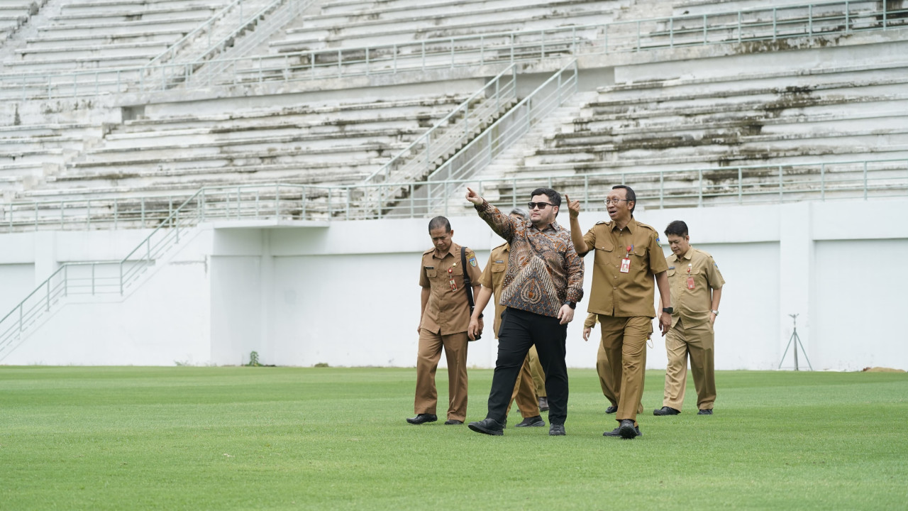 Mas Dhito saat di Stadion Gelora Daha Jayati. (Foto: Pemkab Kediri/jatimnow.com)