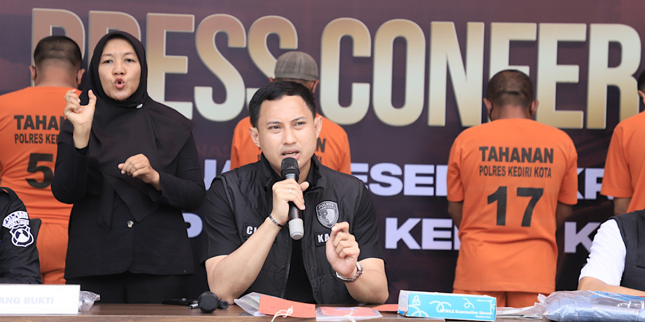 Kasat Reskrim Polres Kediri Kota, AKP Cipto Dwi Leksana saat konferensi pers di Mapolres Kediri Kota. (Foto: Polres Kediri Kota/jatimnow.com)