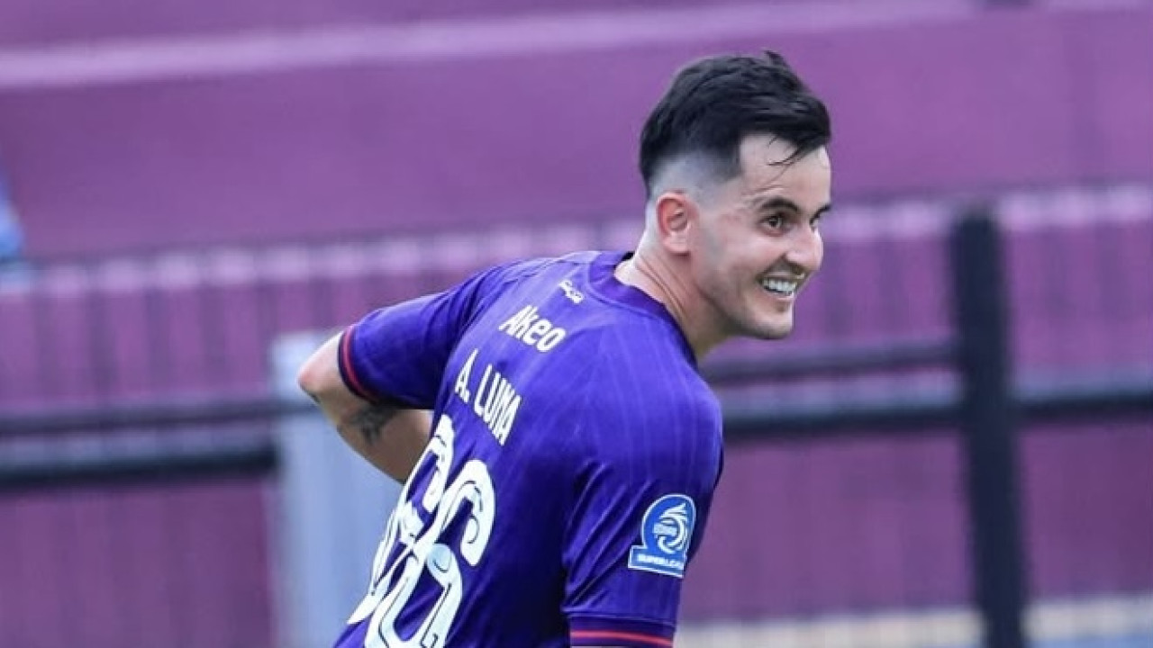 Pemain baru Persik Kediri Luna usai cetak gol. (Foto: Persik Kediri/jatimnow.com)